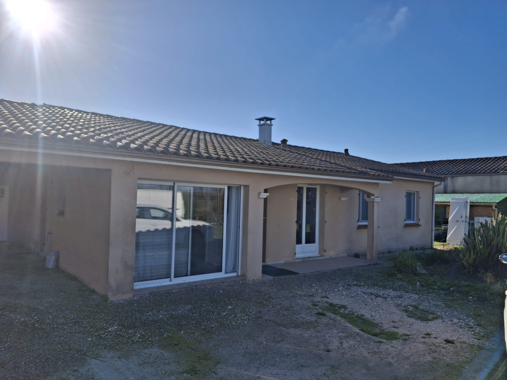 Pavillon plain-pied — finition blanche — avant